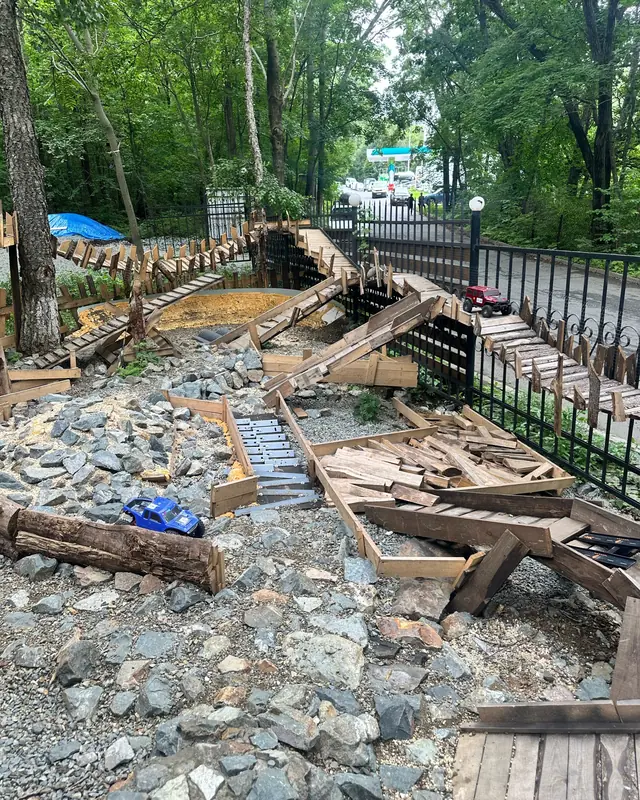Трасса для бездорожья: мостики и каменные подъёмы