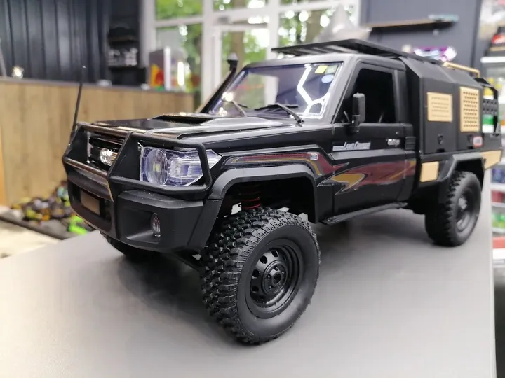 MN Model Land Cruiser 79 трофи 1:12 — передняя часть крупным планом