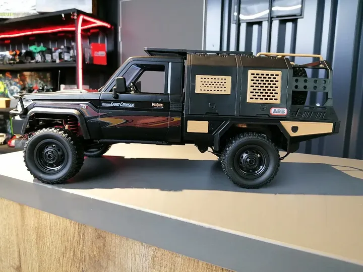 MN Model Land Cruiser 79 трофи 1:12 — вид сбоку слева