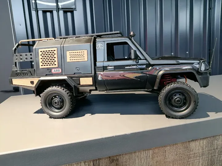 MN Model Land Cruiser 79 трофи 1:12 — вид сбоку справа