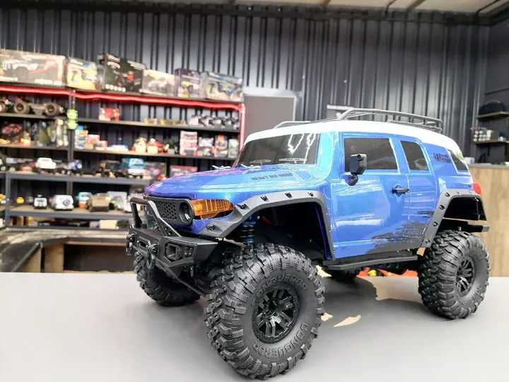 FJ Cruiser синий трофи 1:10 — вид спереди сбоку
