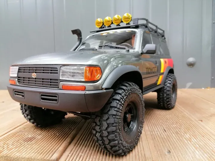 FMS FCX10 Toyota Land Cruiser 80 — вид спереди