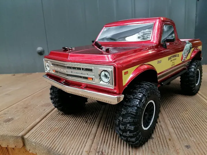 Yikong 4105 Ford трофи 1:10 — вид спереди