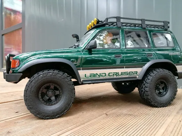 FMS FCX10 LC80 Special Edition — вид сбоку