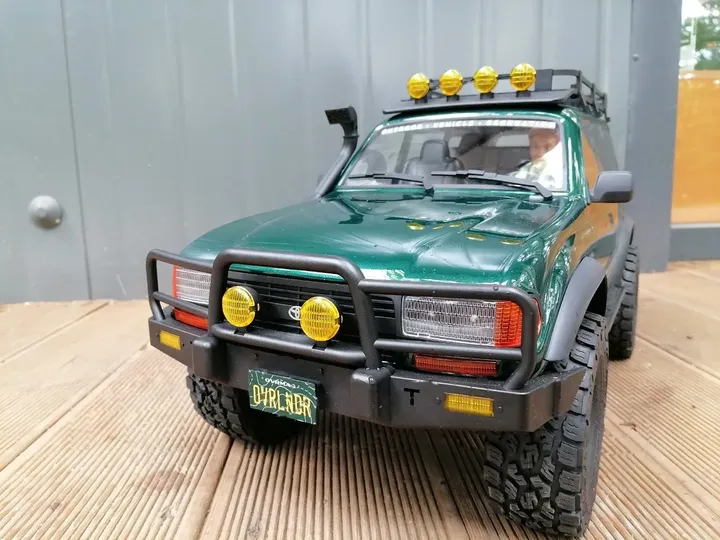 FMS FCX10 LC80 Special Edition — вид спереди, кенгурятник