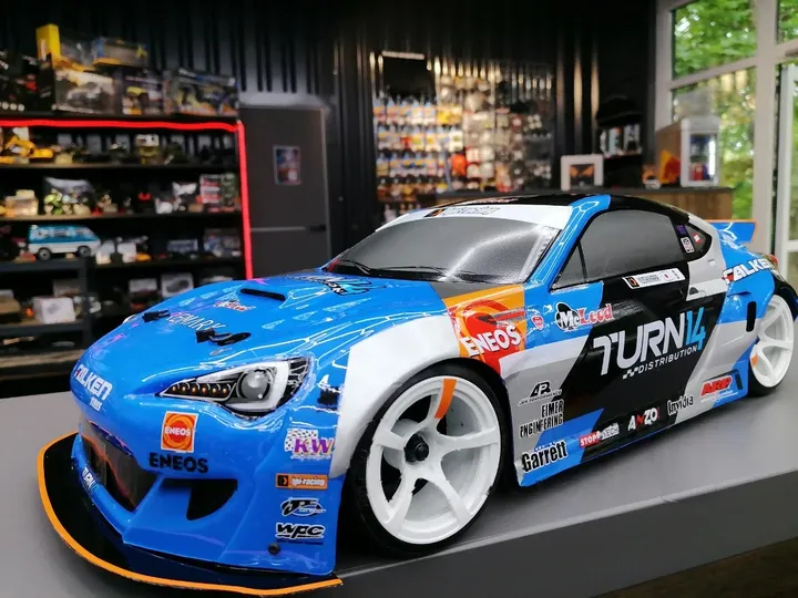 HPI Sport 3 Drift Subaru BRZ — вид спереди слева