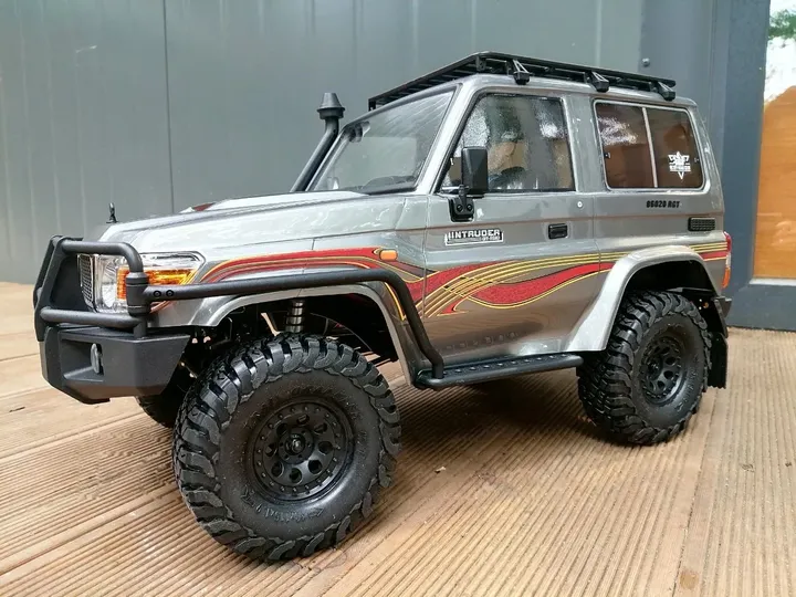 RGT Intruder Land Cruiser 76 — вид спереди сбоку