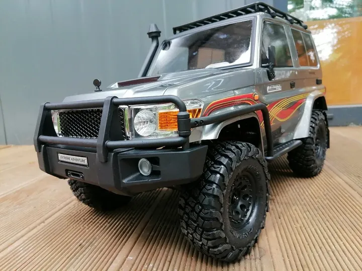 RGT Intruder Land Cruiser 76 — вид спереди, кенгурятник