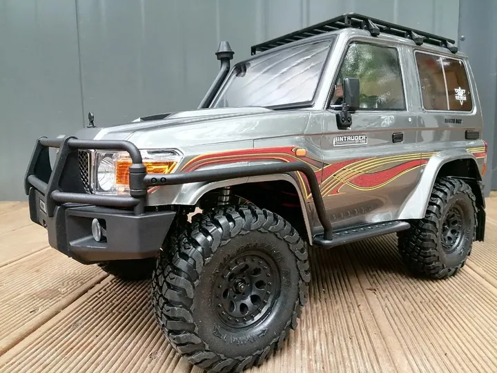 RGT Intruder Land Cruiser 76 — вид спереди, ближе