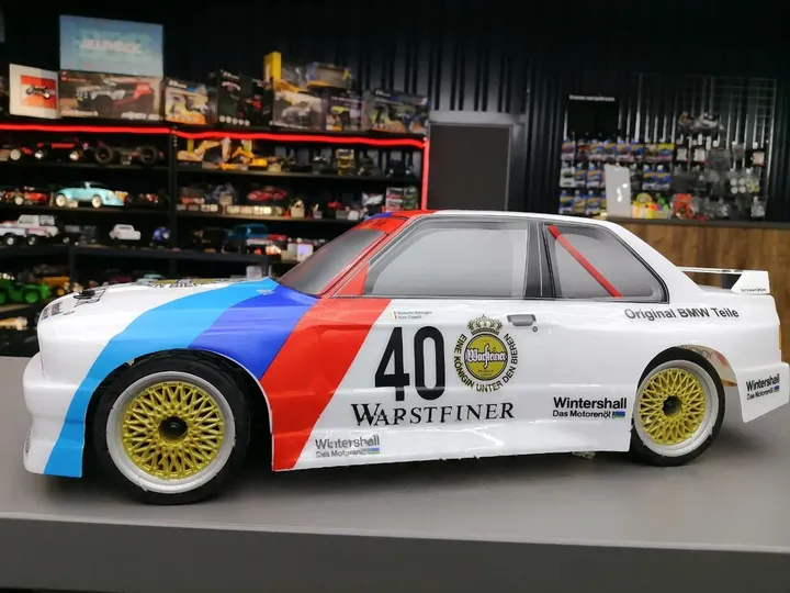 HPI RS4 Sport 3 BMW M3 E30 — вид сбоку справа