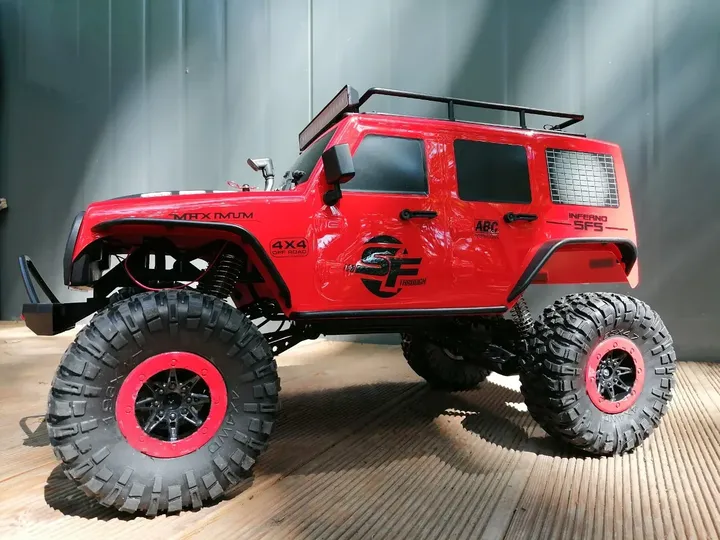 Jeep Rubicon красный трофи 1:10 — вид сбоку, надпись 4x4