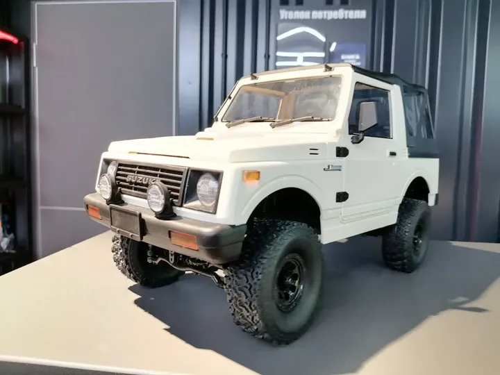 Suzuki Jimny краулер 1:10 — вид спереди слева