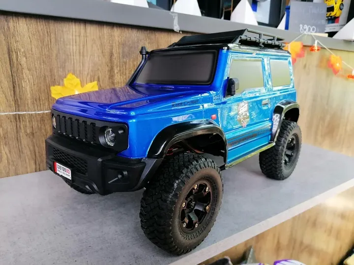 Suzuki Jimny трофи — вид спереди сбоку