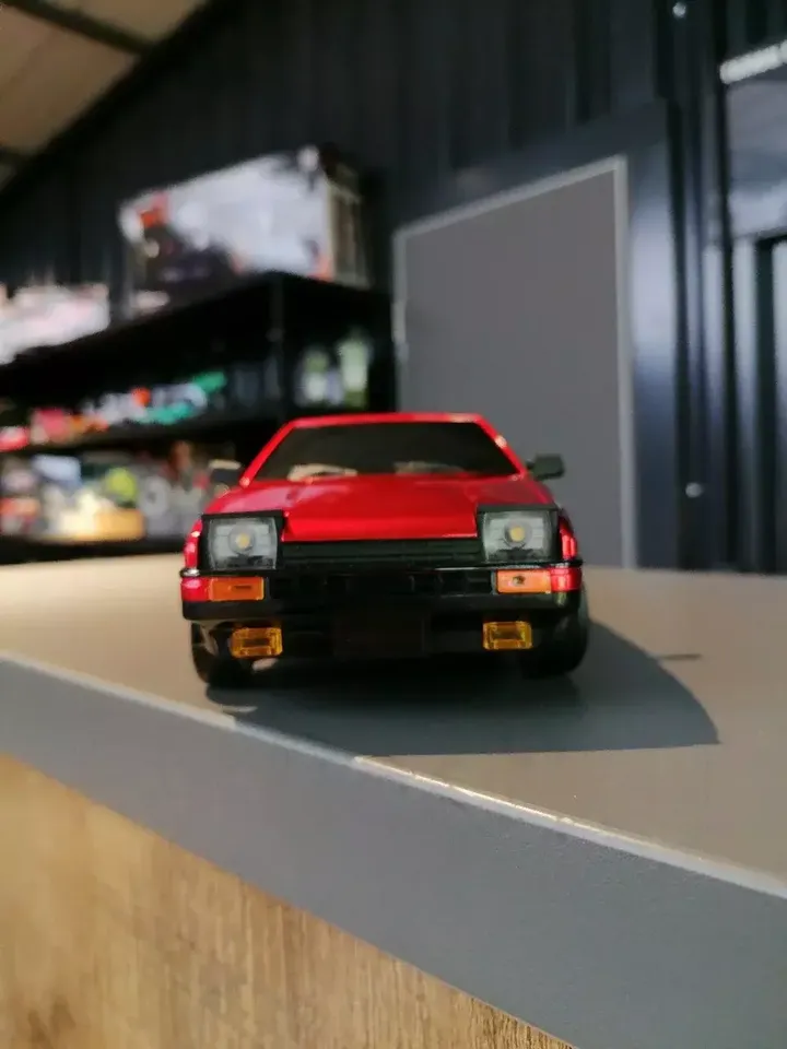 Toyota AE86 красная дрифт 1:14 — вид спереди