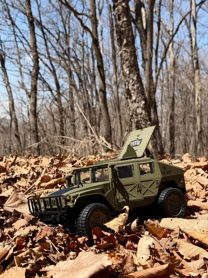 Hammer Obstacles King 1:16 — на опавшей листве