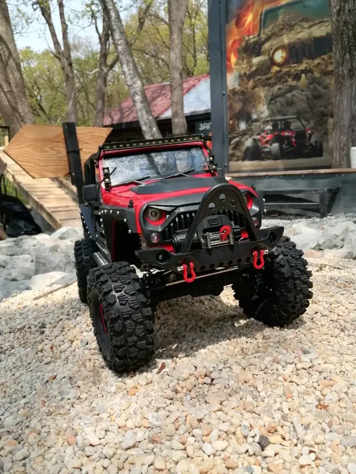 Jeep Wrangler 10426 4WD 1:10 — вид спереди сбоку