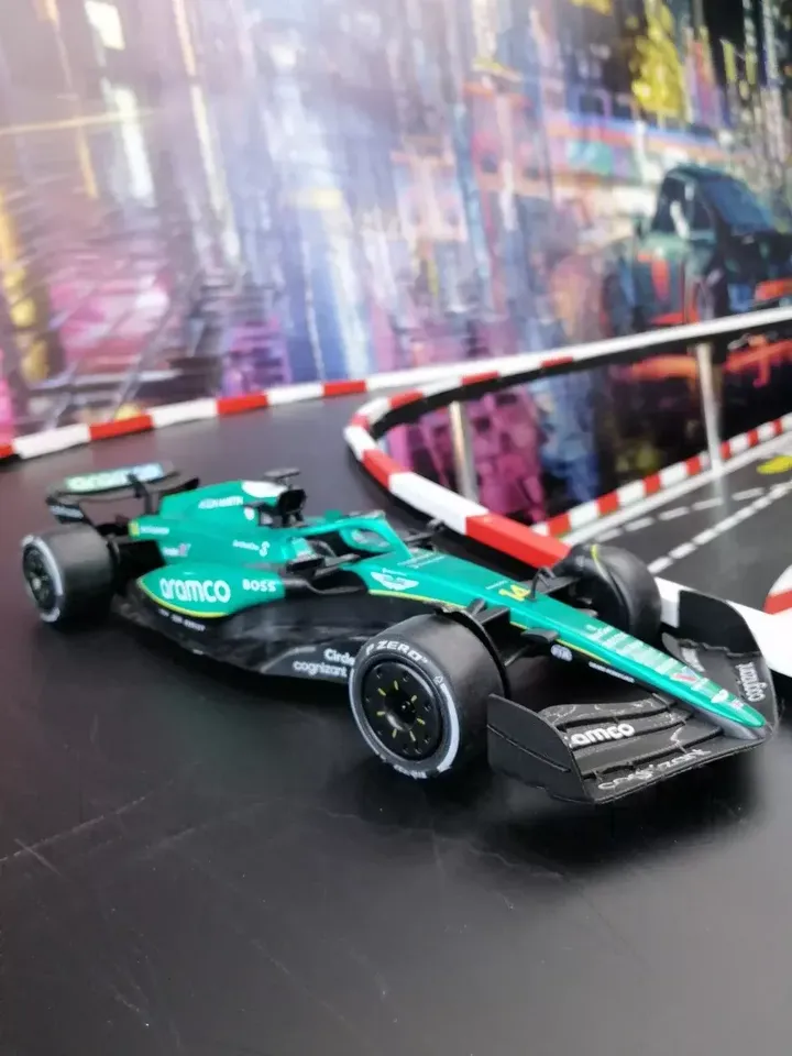 McLaren F1 болид 1:14 — зелёный болид на трассе
