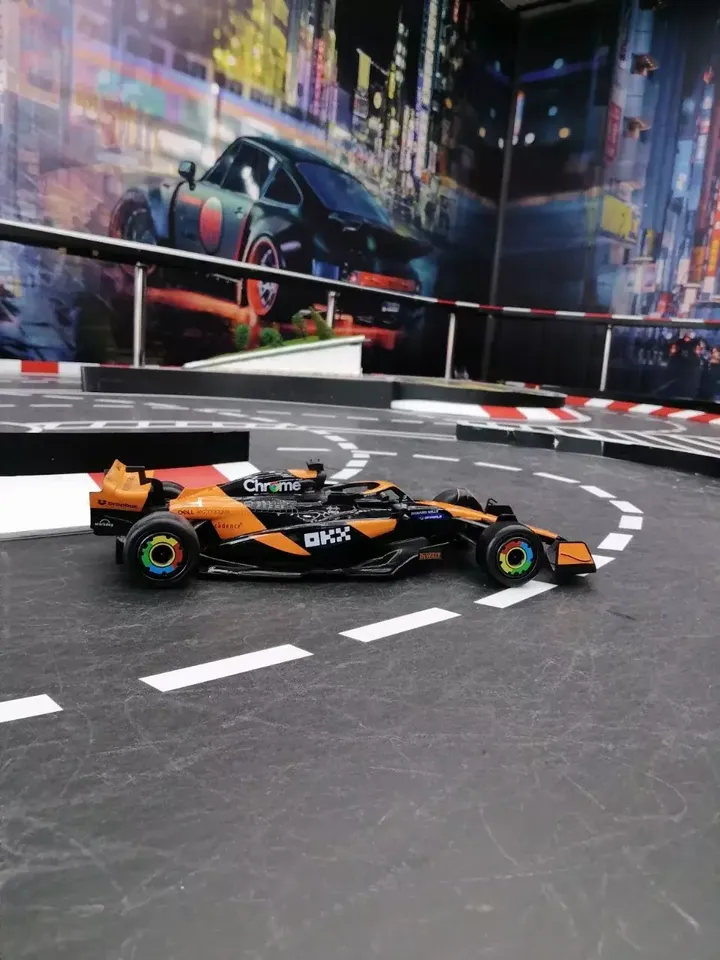McLaren F1 болид 1:14 — оранжевый болид, общий вид
