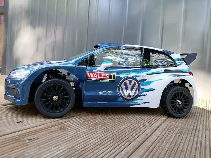 MJX Hyper Go 10304 Polo R WRC 1:10 — вид сбоку