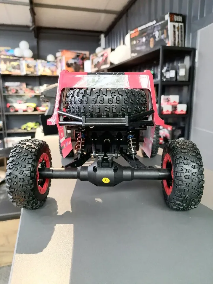 WLToys 124006 краулер 1:12 — красный кузов сзади