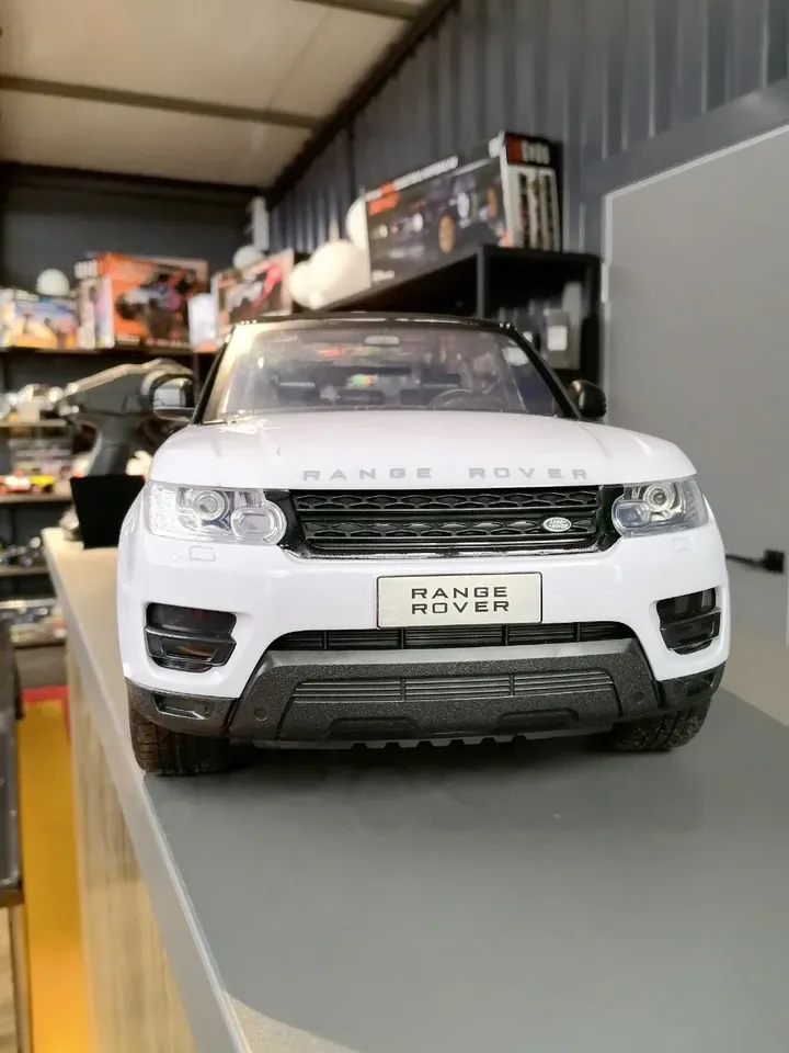 Max Race Range Rover 1:10 — вид спереди