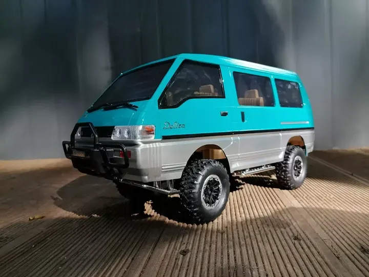 LDRC Mitsubishi Delica L300 1:12 — вид спереди сбоку