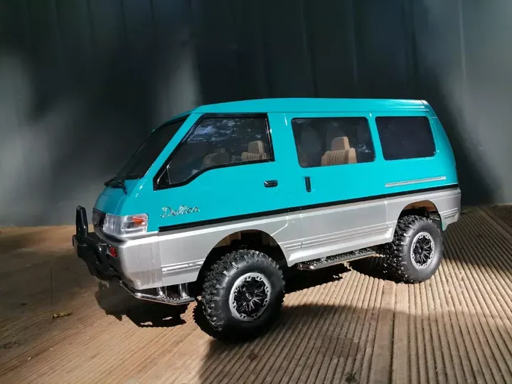 LDRC Mitsubishi Delica L300 1:12 — вид спереди сбоку, ближе