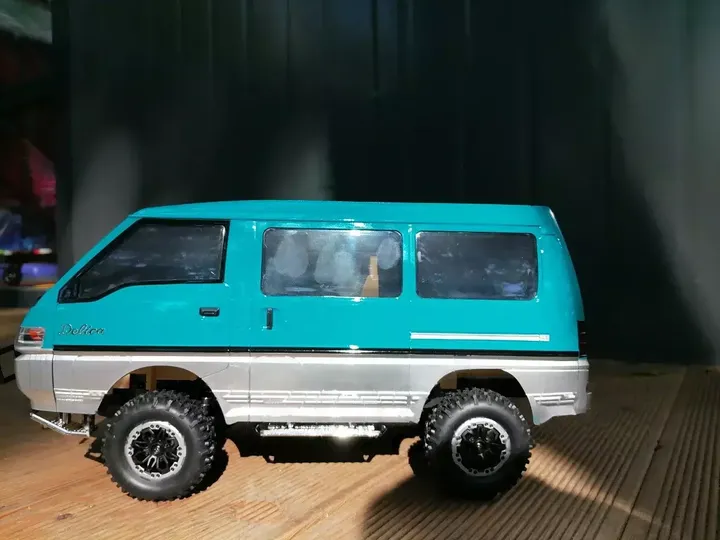 LDRC Mitsubishi Delica L300 1:12 — вид сбоку