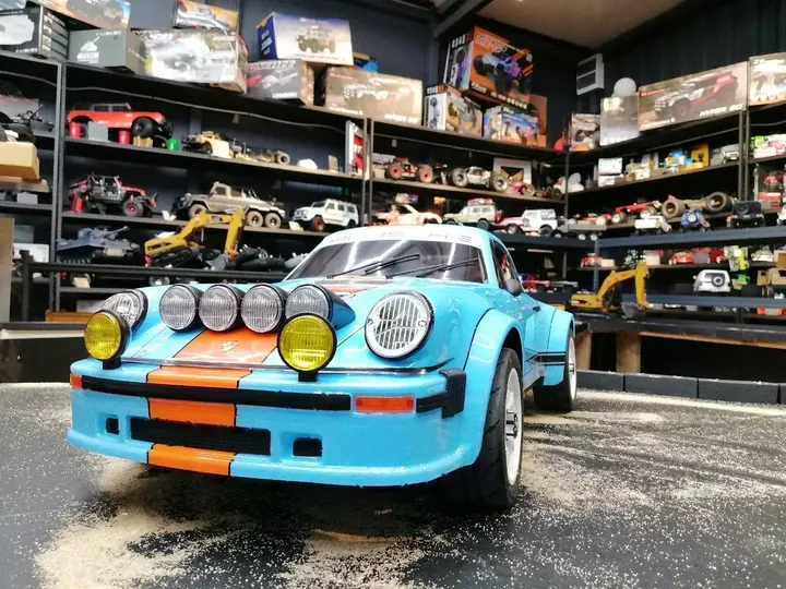 Traction Hobby Porsche Gulf 1:6 — вид спереди
