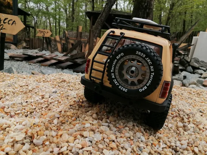 Land Cruiser LC 80 1:12 — вид сзади, запаска