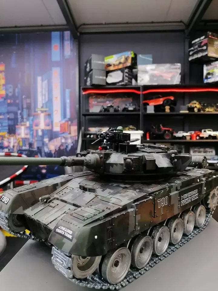 Танк Т-90 «Владимир» 1:18 — вид сбоку, борт и гусеницы