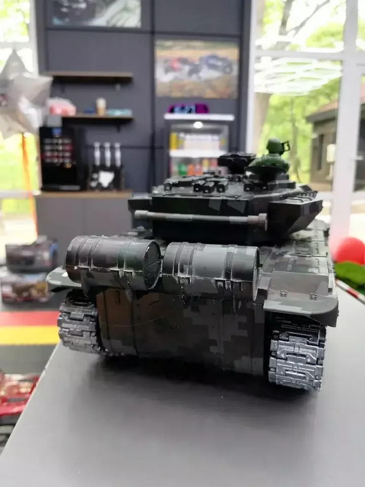 Танк Т-90 «Владимир» 1:18 — вид сзади
