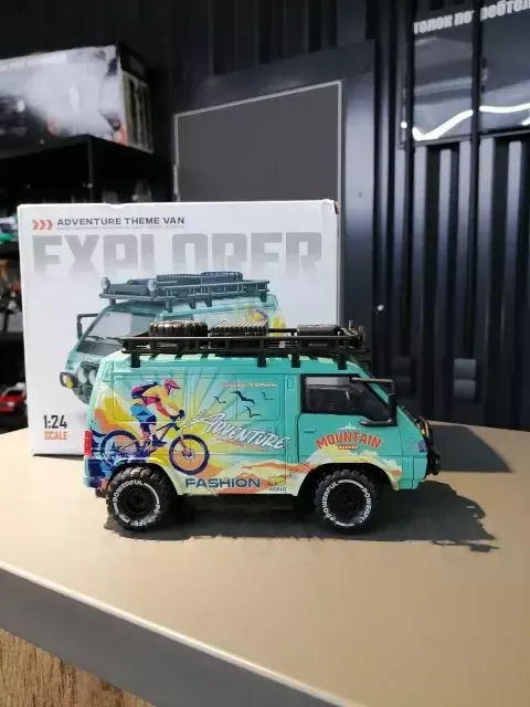 MMC Delica 1:24 — модель и коробка