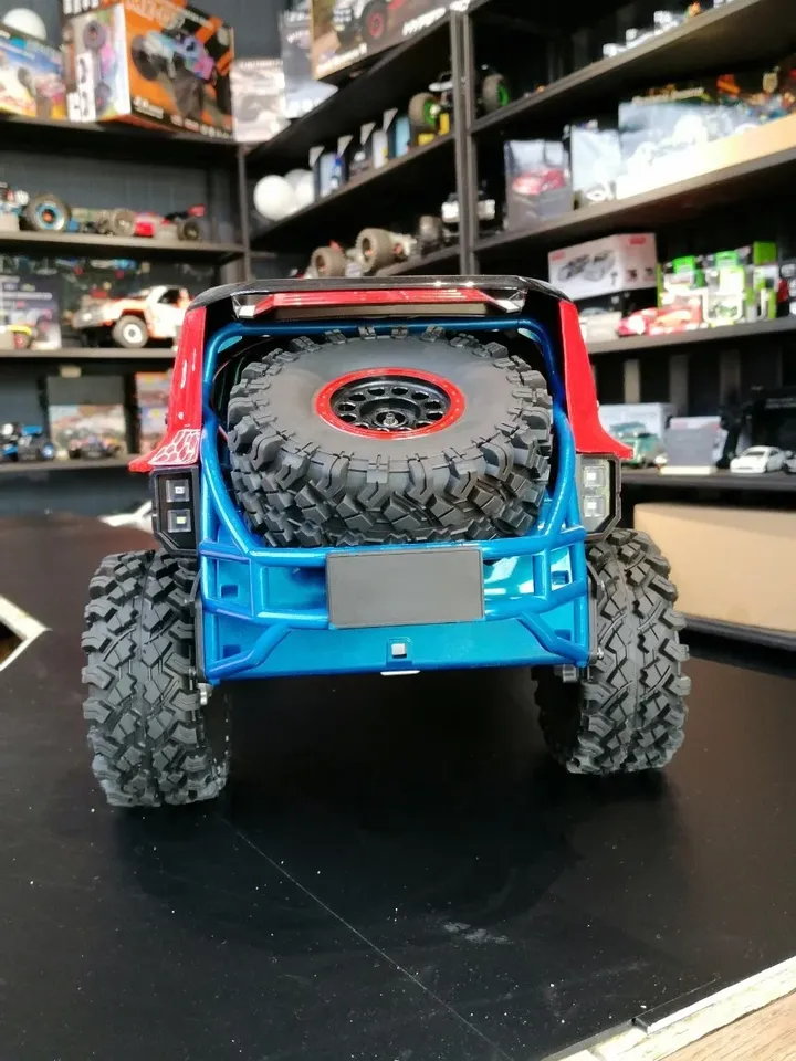 MJX H8P Ford Bronco — вид сзади, запаска