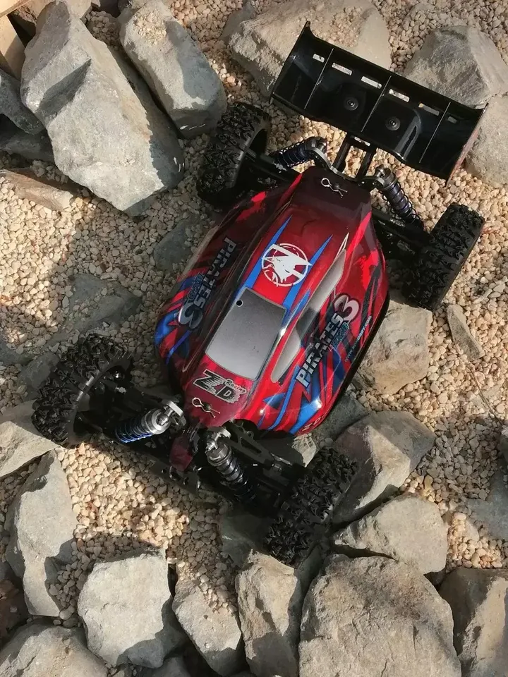 ZD Racing BX-E8 багги 1:8 — вид сверху на камнях