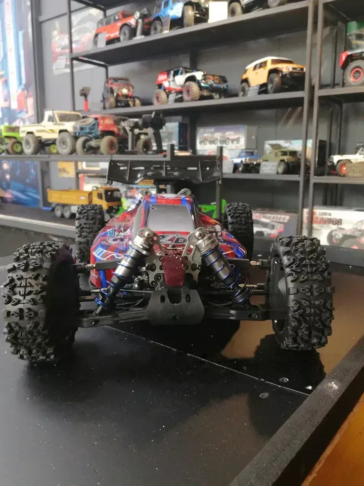 ZD Racing BX-E8 багги 1:8 — вид спереди на прилавке