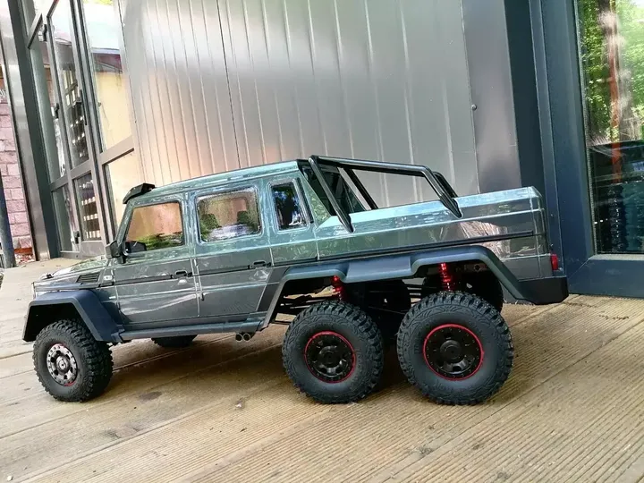 Traction Hobby BG630 6×6 1:8 — вид сбоку
