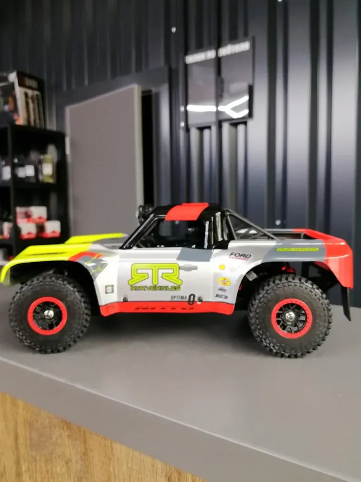 Ford Bronco шорт-корс 1:18 — вид сбоку