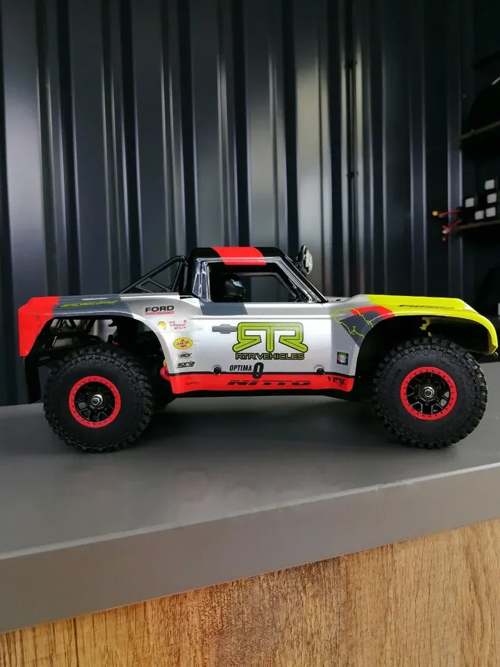 Ford Bronco шорт-корс 1:18 — вид сбоку с другой стороны