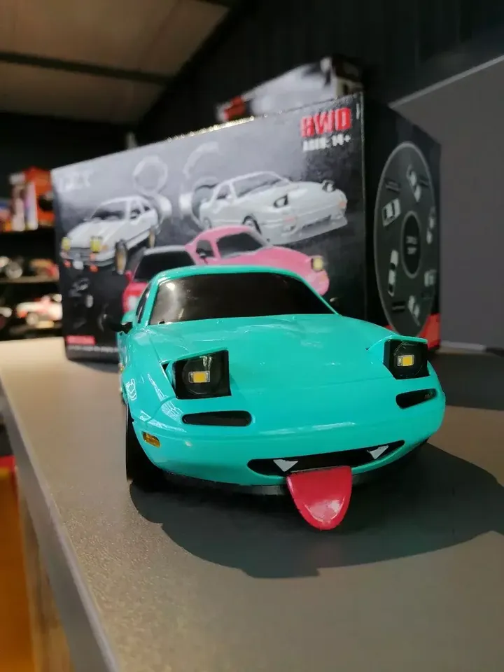 Mazda MX-5 дрифт с гироскопом 1:18 — вид спереди, фары подняты